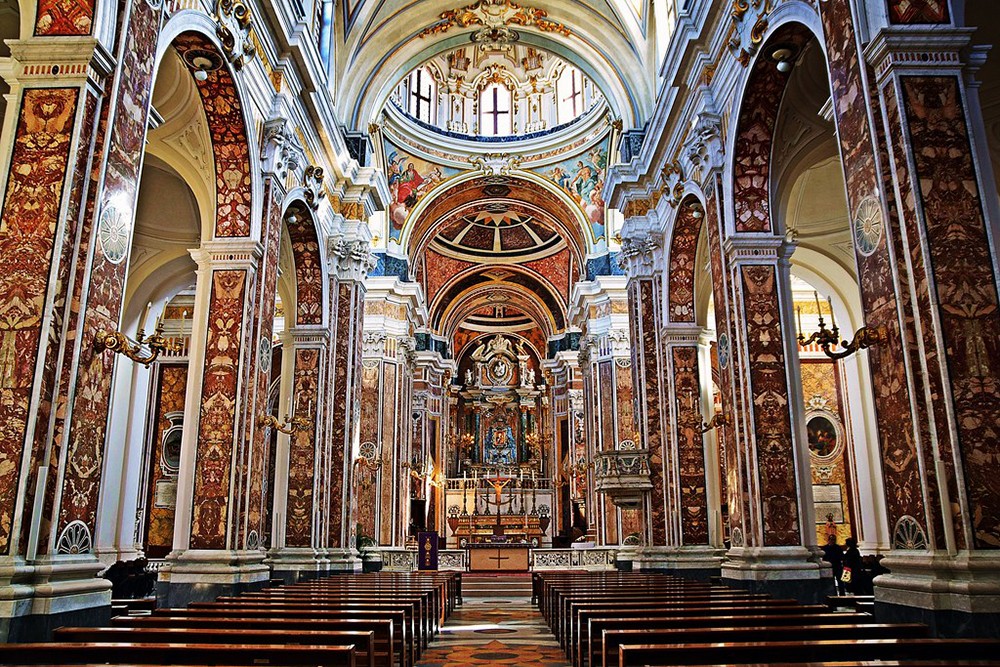 Basilica Cattedrale Madonna della Madia Monopoli interno