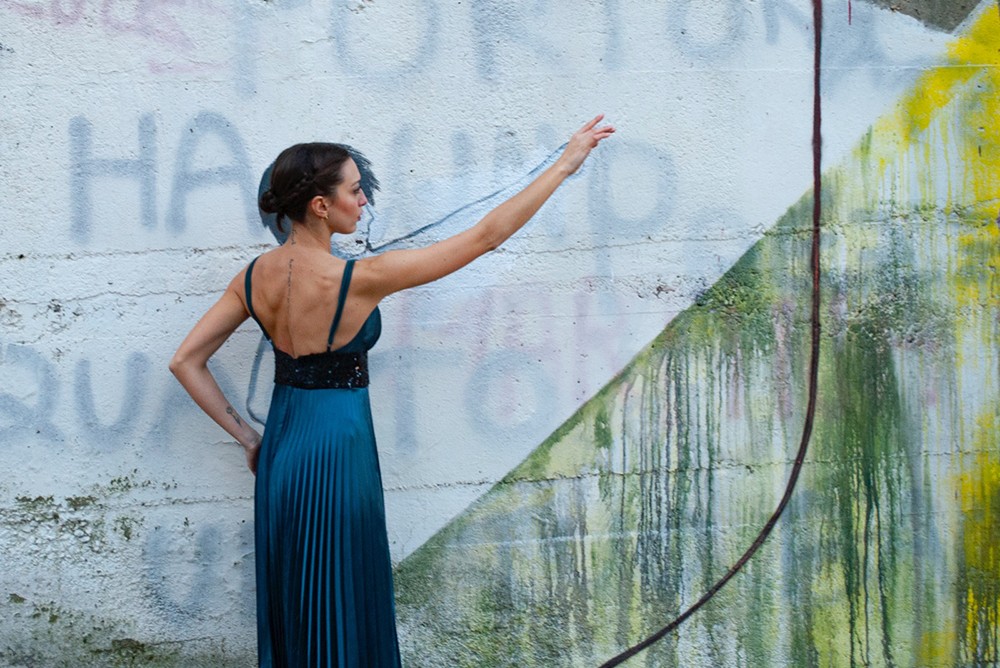 rigenerazione urbana -ballerina su muro della scalinata Piazza XV Marzo