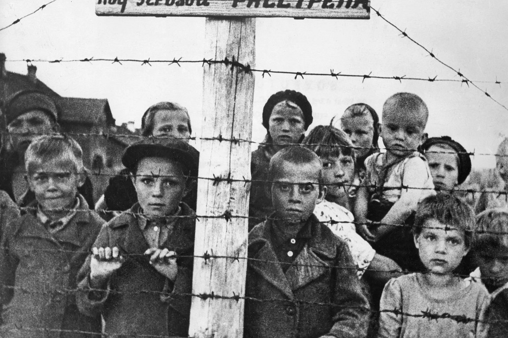 Shoah - Bambini deportati in un campo di concentramento in Germania - photo credit New York Post