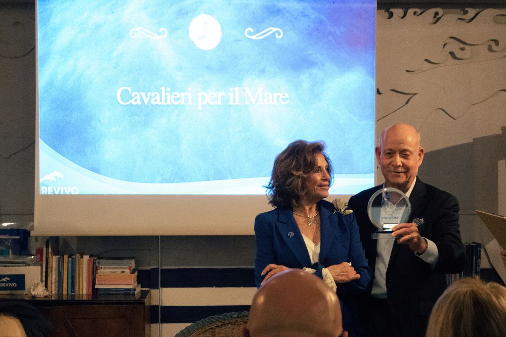 Il riconoscimento di Cavaliere per il Mare a Jeremy Rifkin, blue deal